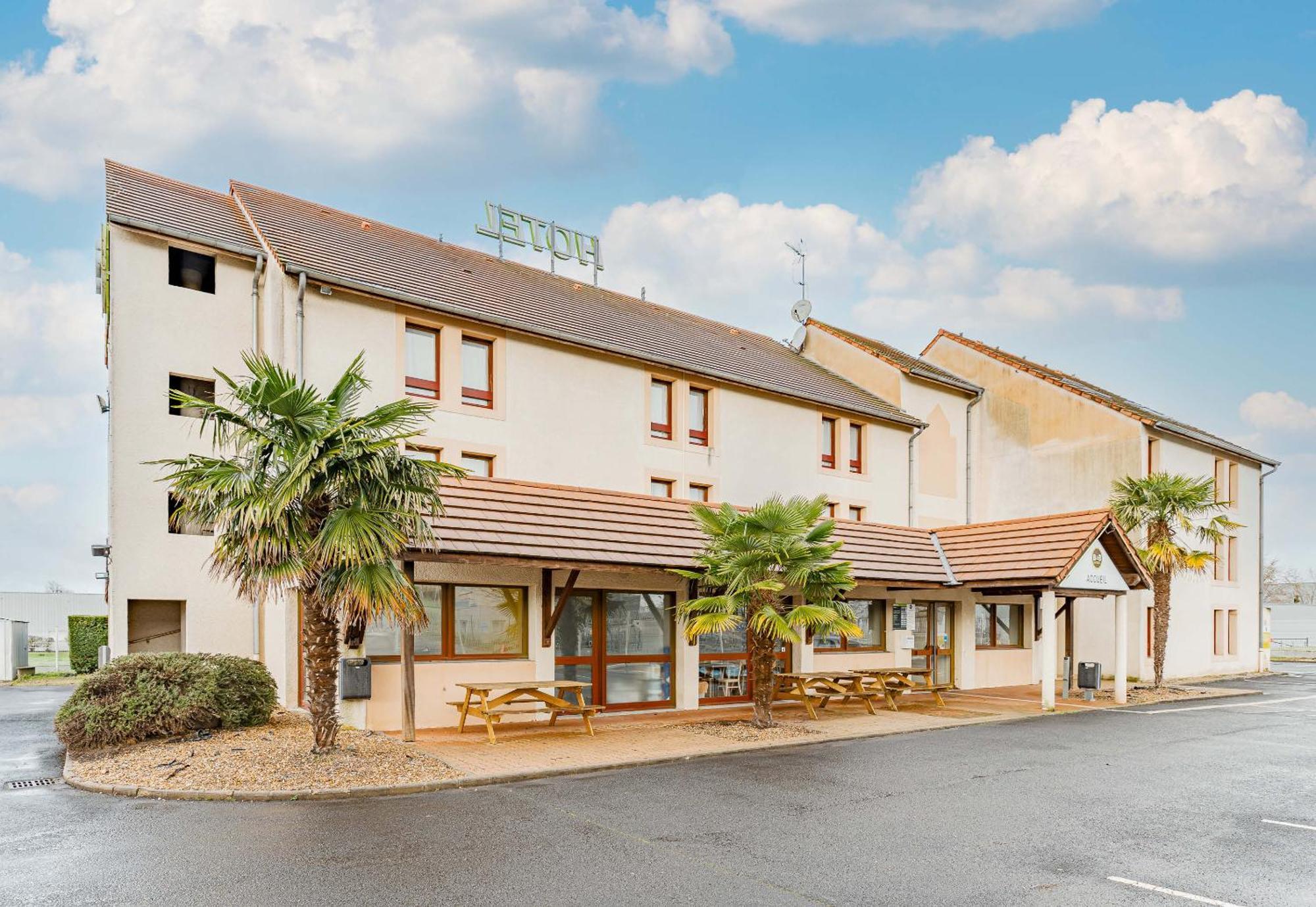 B&B Hôtel Châtellerault Esterno foto