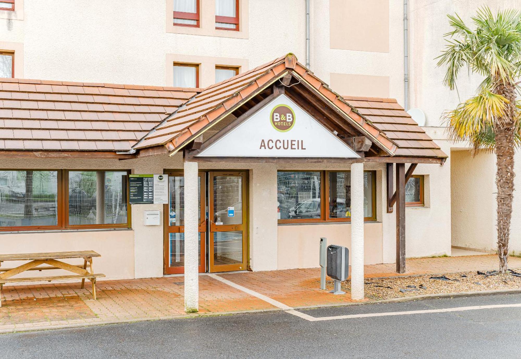 B&B Hôtel Châtellerault Esterno foto