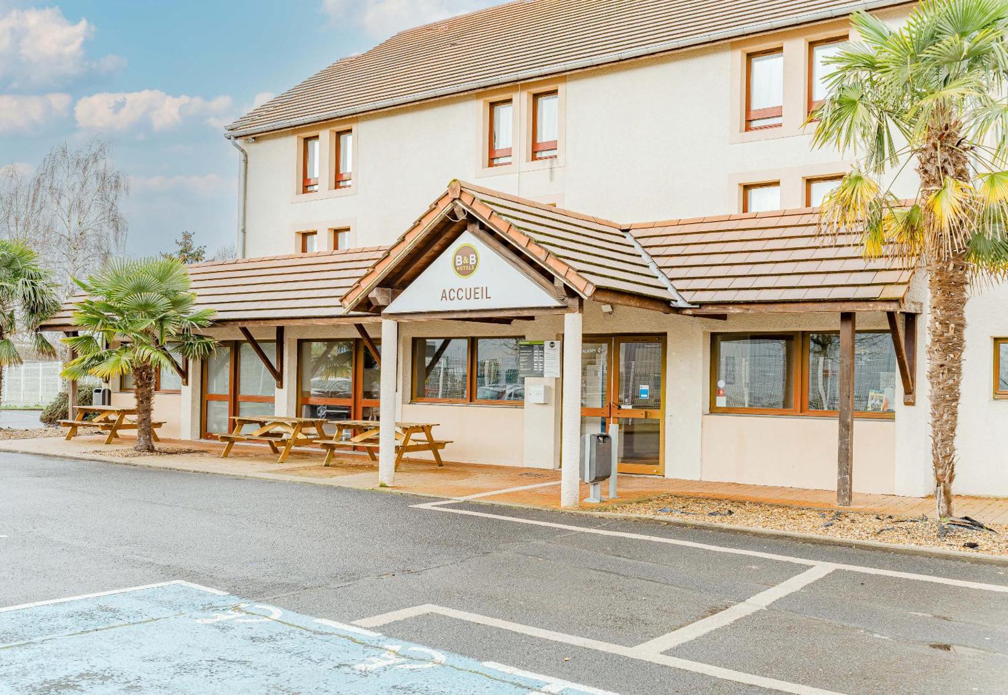 B&B Hôtel Châtellerault Esterno foto