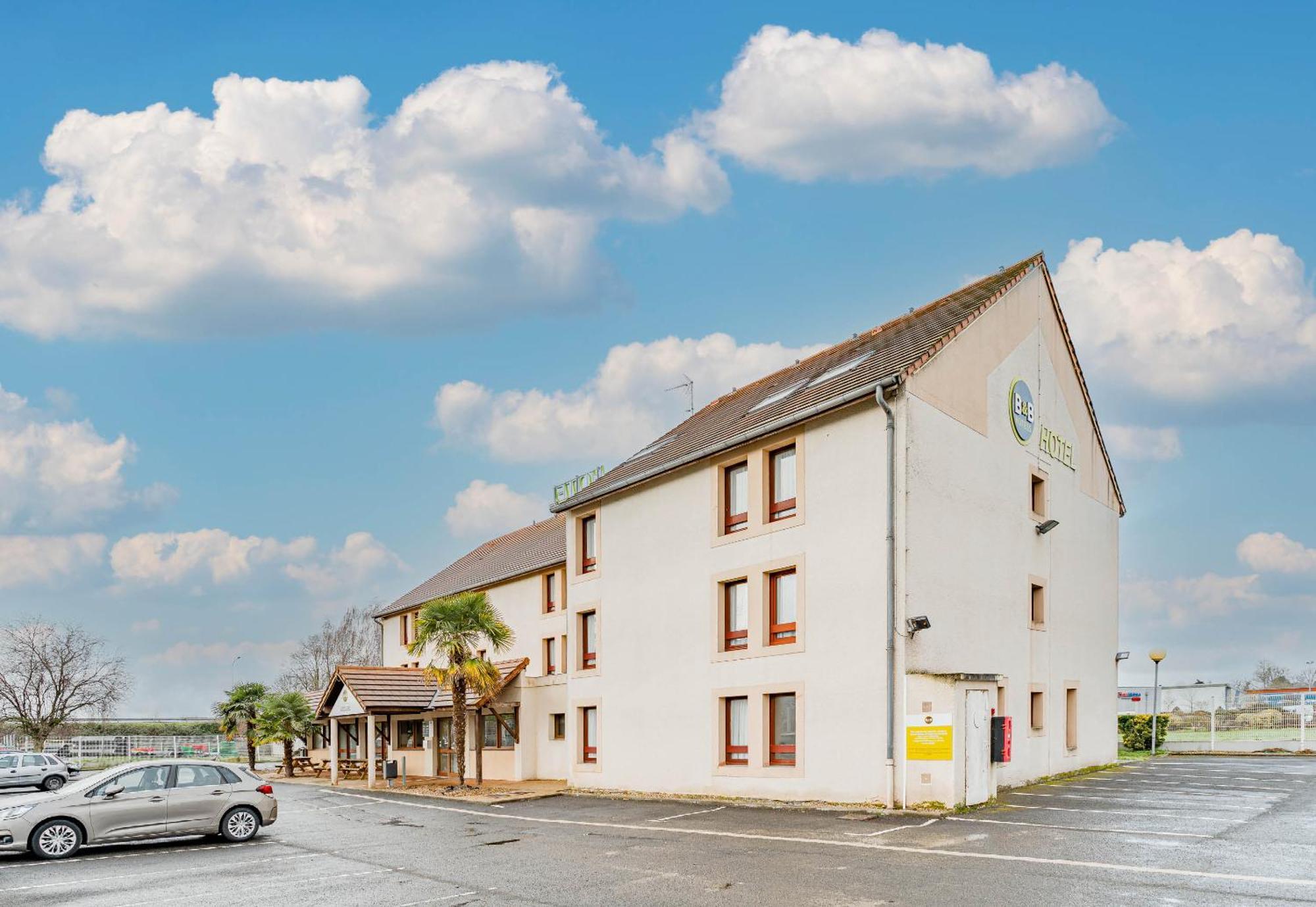 B&B Hôtel Châtellerault Esterno foto