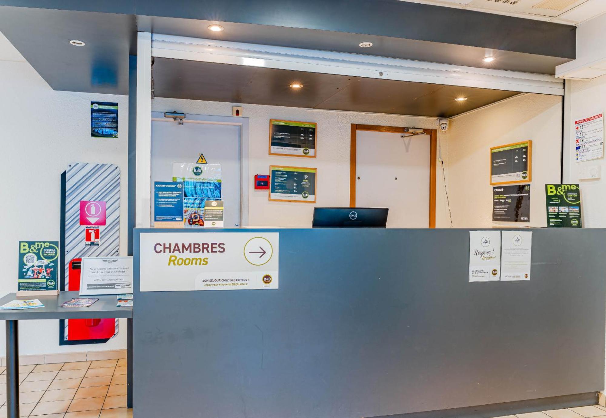 B&B Hôtel Châtellerault Esterno foto