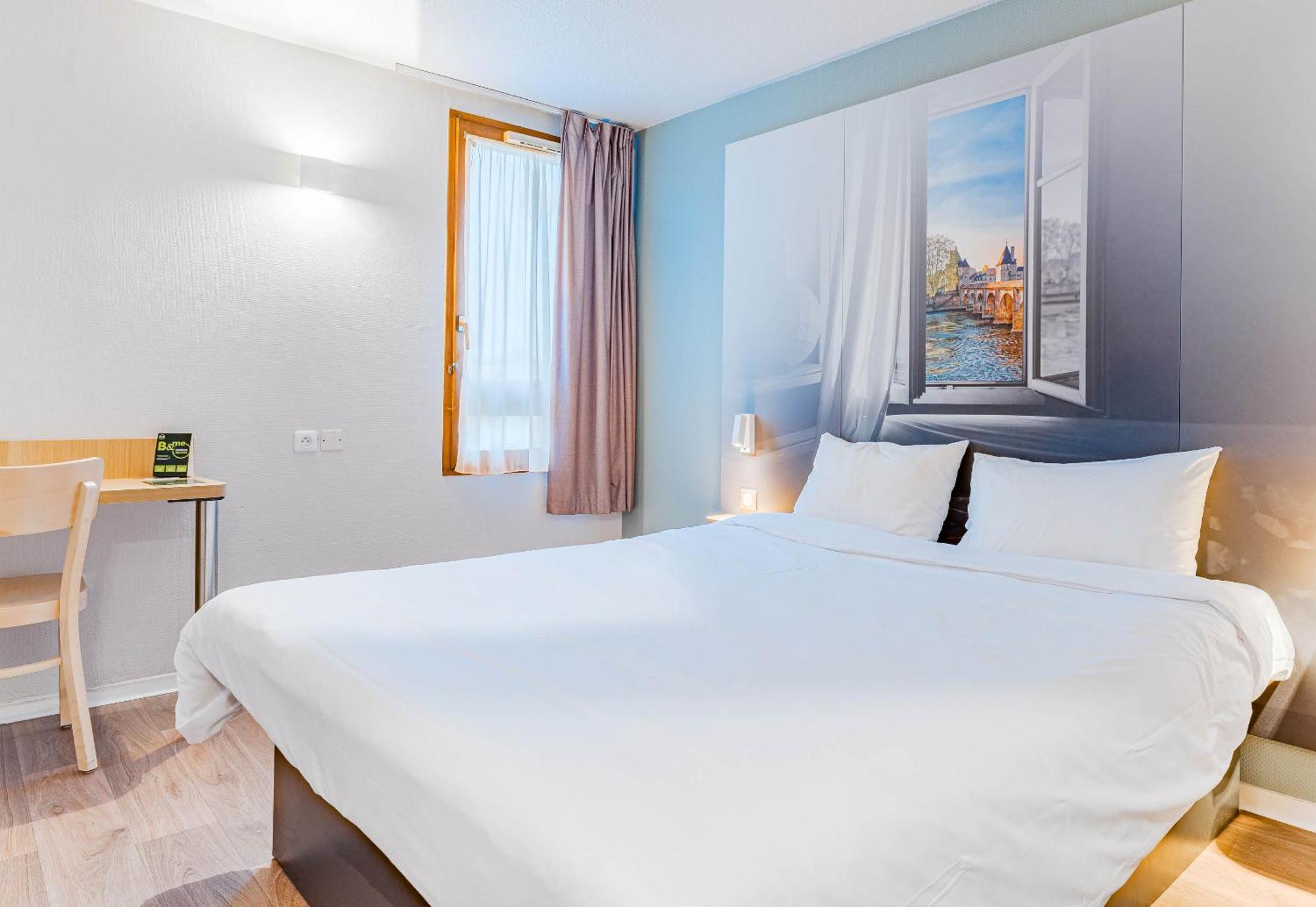B&B Hôtel Châtellerault Esterno foto