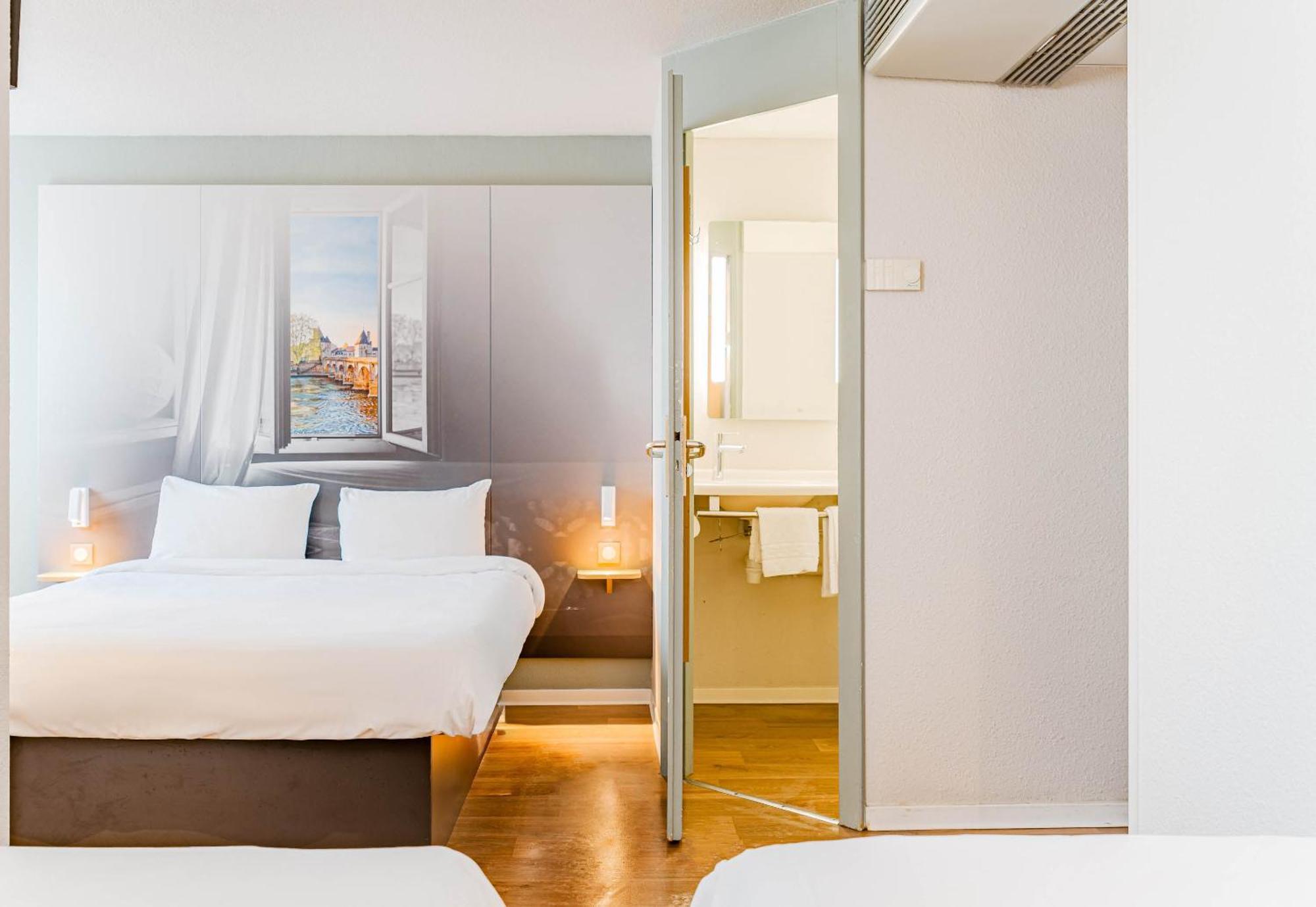 B&B Hôtel Châtellerault Esterno foto